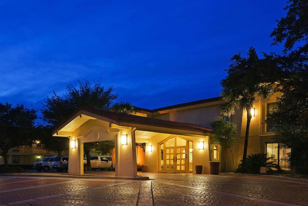 Super 8 By Wyndham 3* Eagle Pass