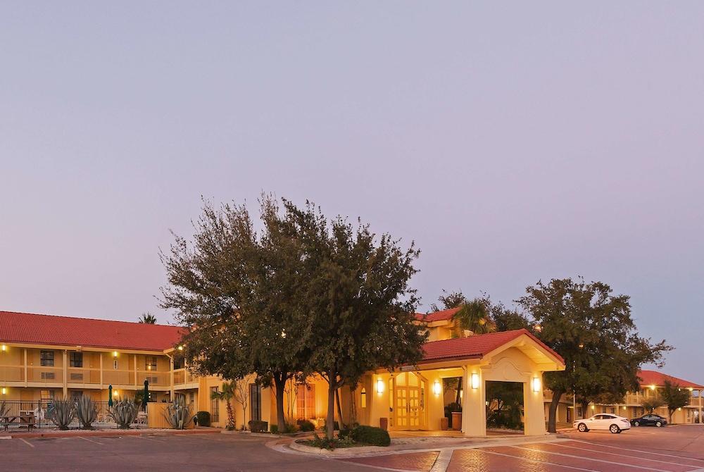 Super 8 By Wyndham Hotel 3*