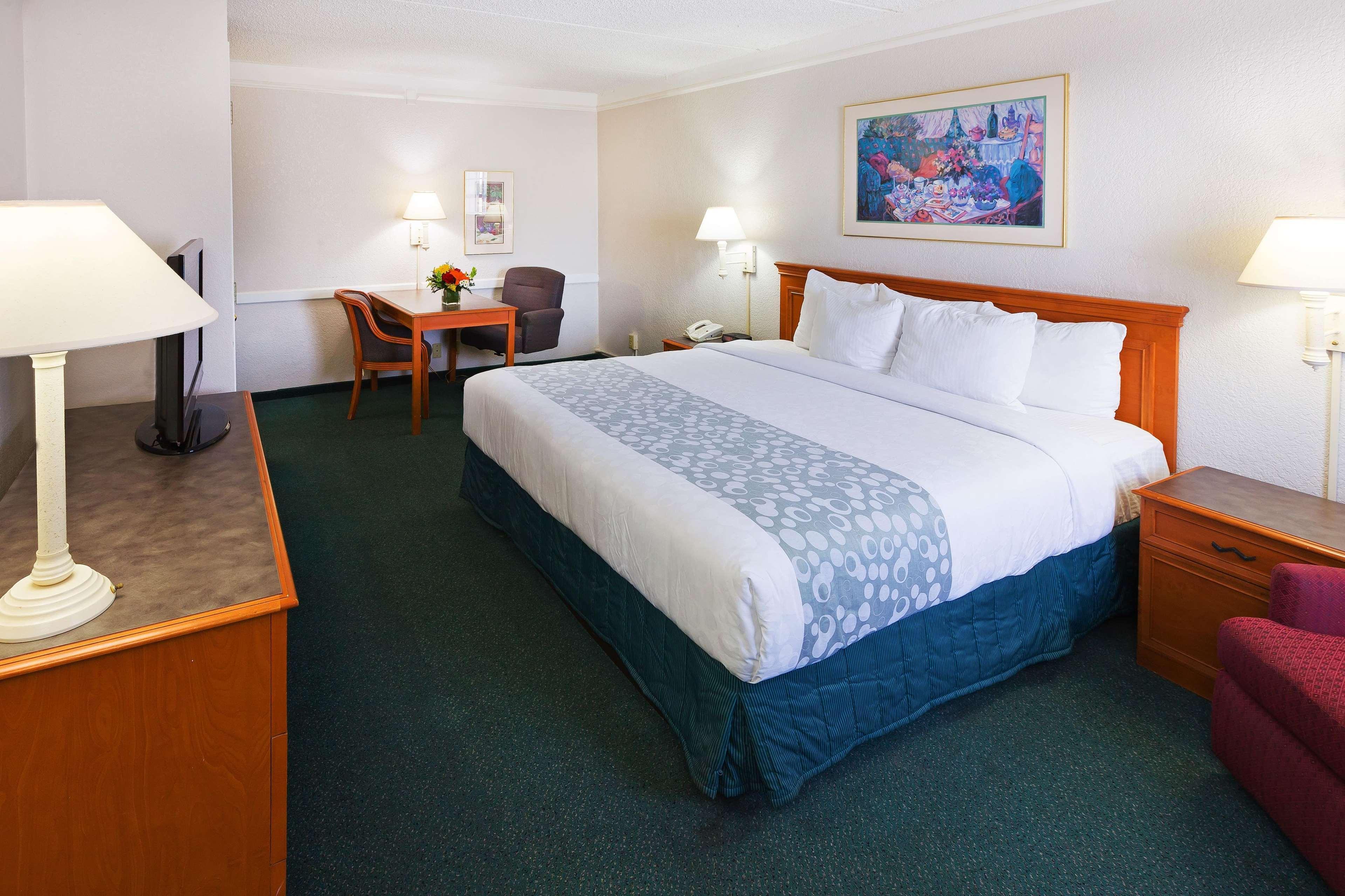 Super 8 By Wyndham Hotel Eagle Pass