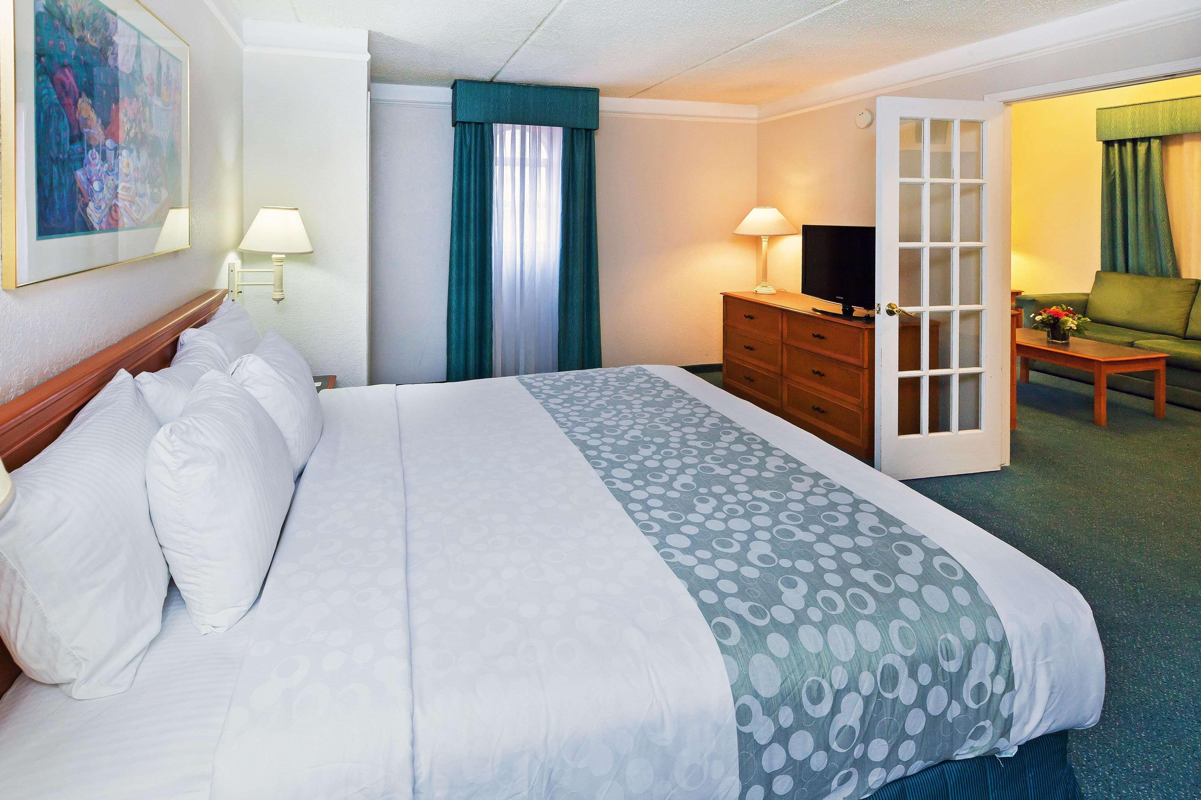 Hotel Super 8 By Wyndham 3*