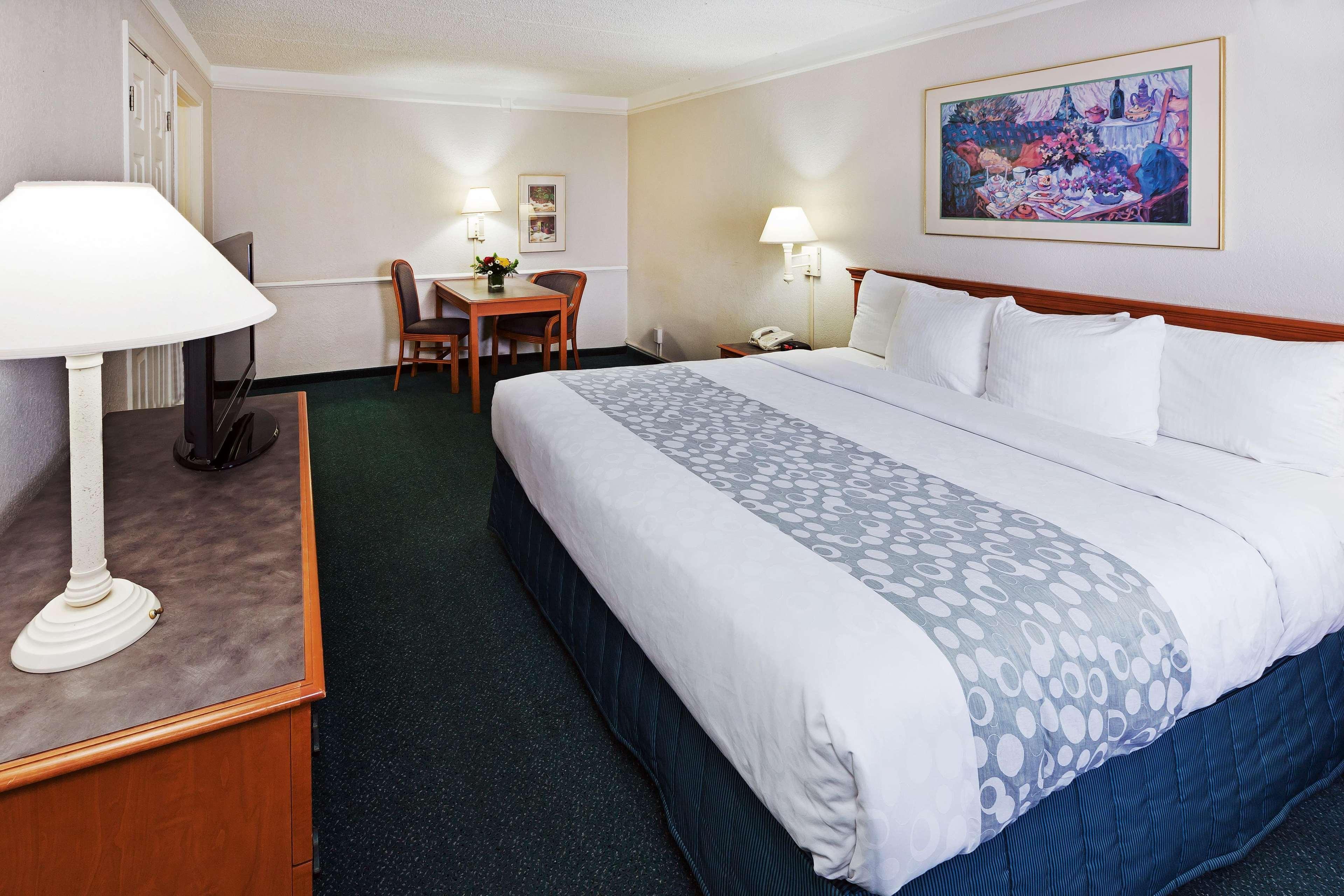 Super 8 By Wyndham Hotel Eagle Pass