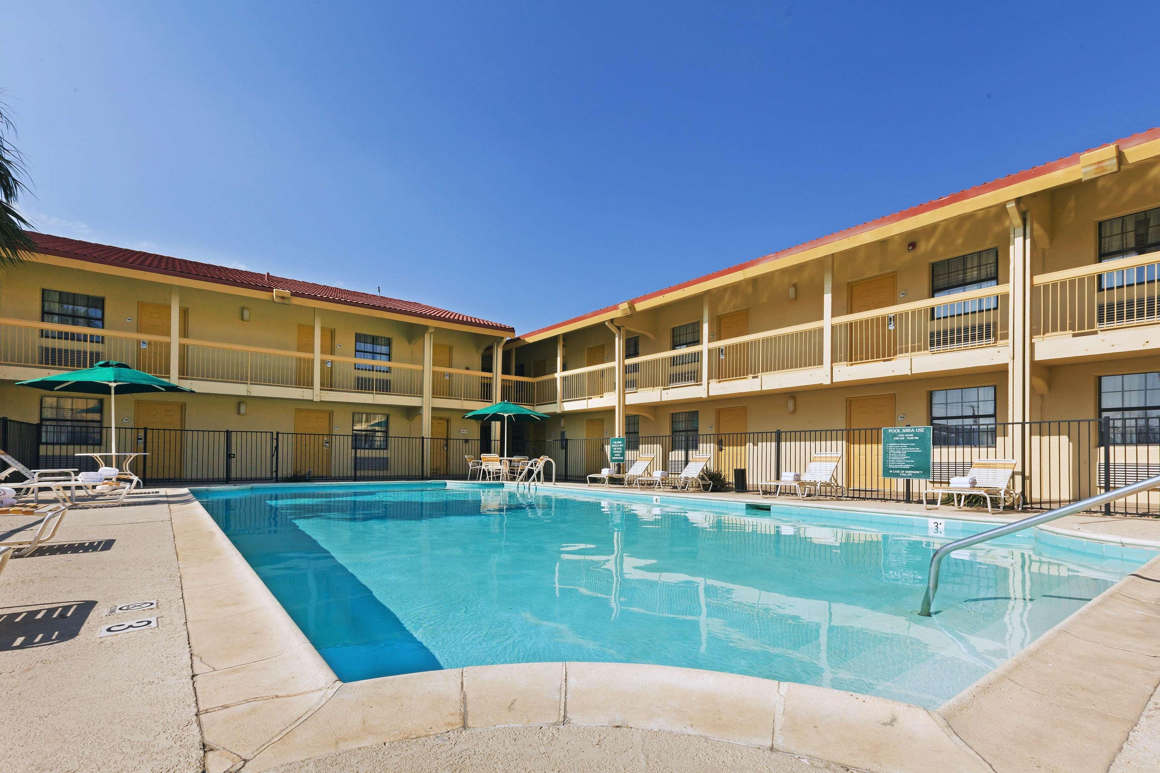 Super 8 By Wyndham Hotel Eagle Pass