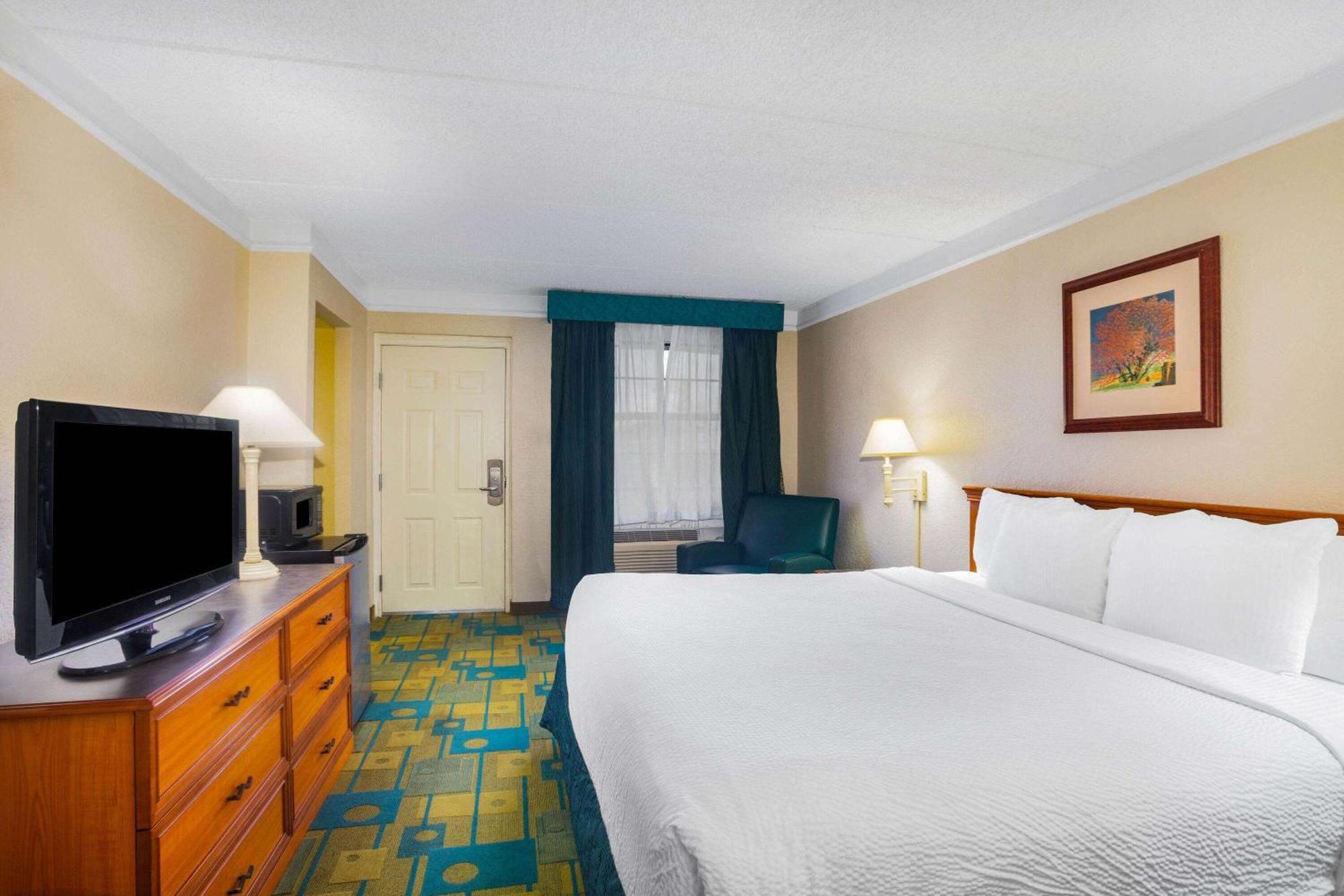 Super 8 By Wyndham Hotel 3*