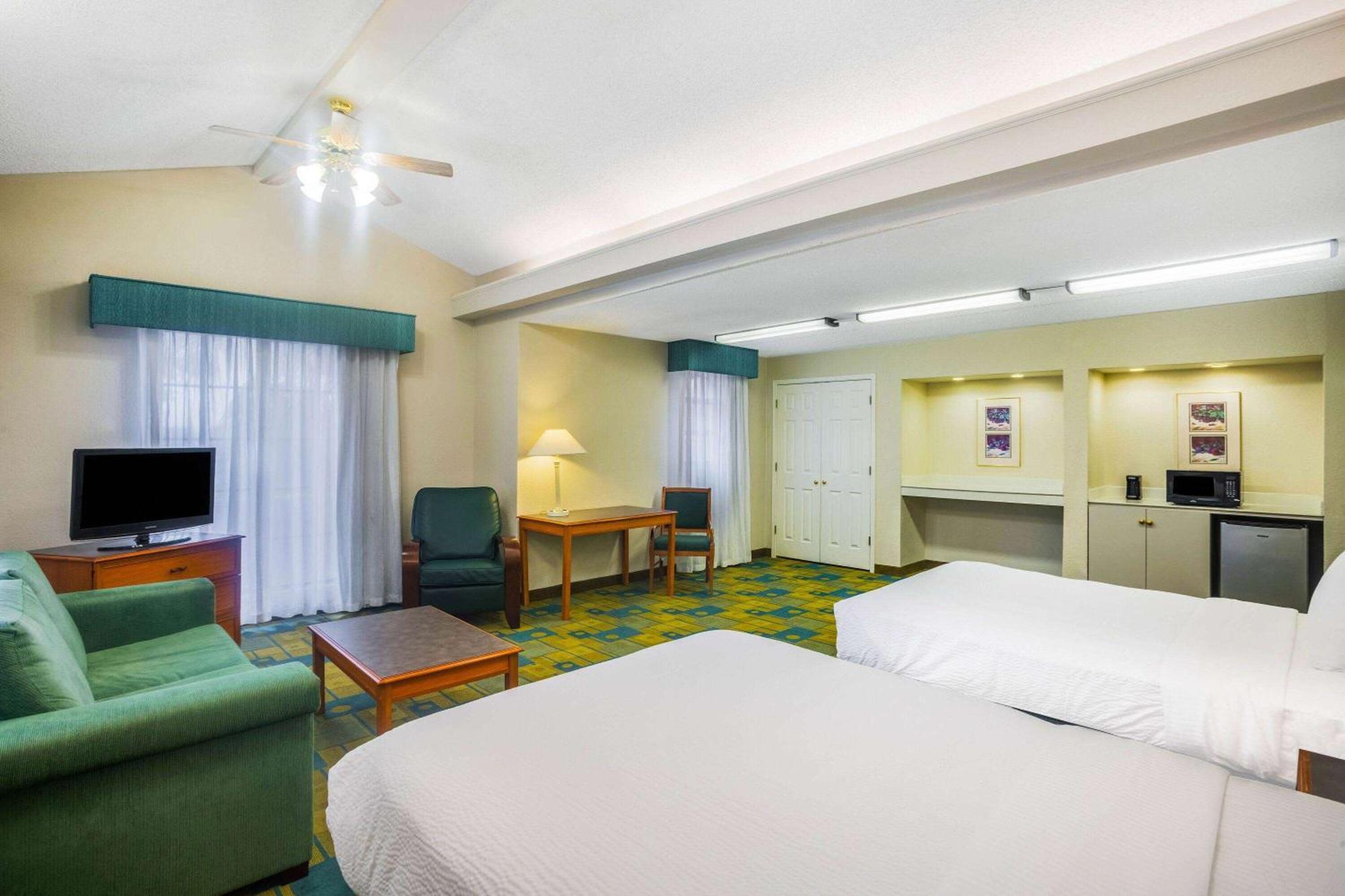 Super 8 By Wyndham Hotel 3*