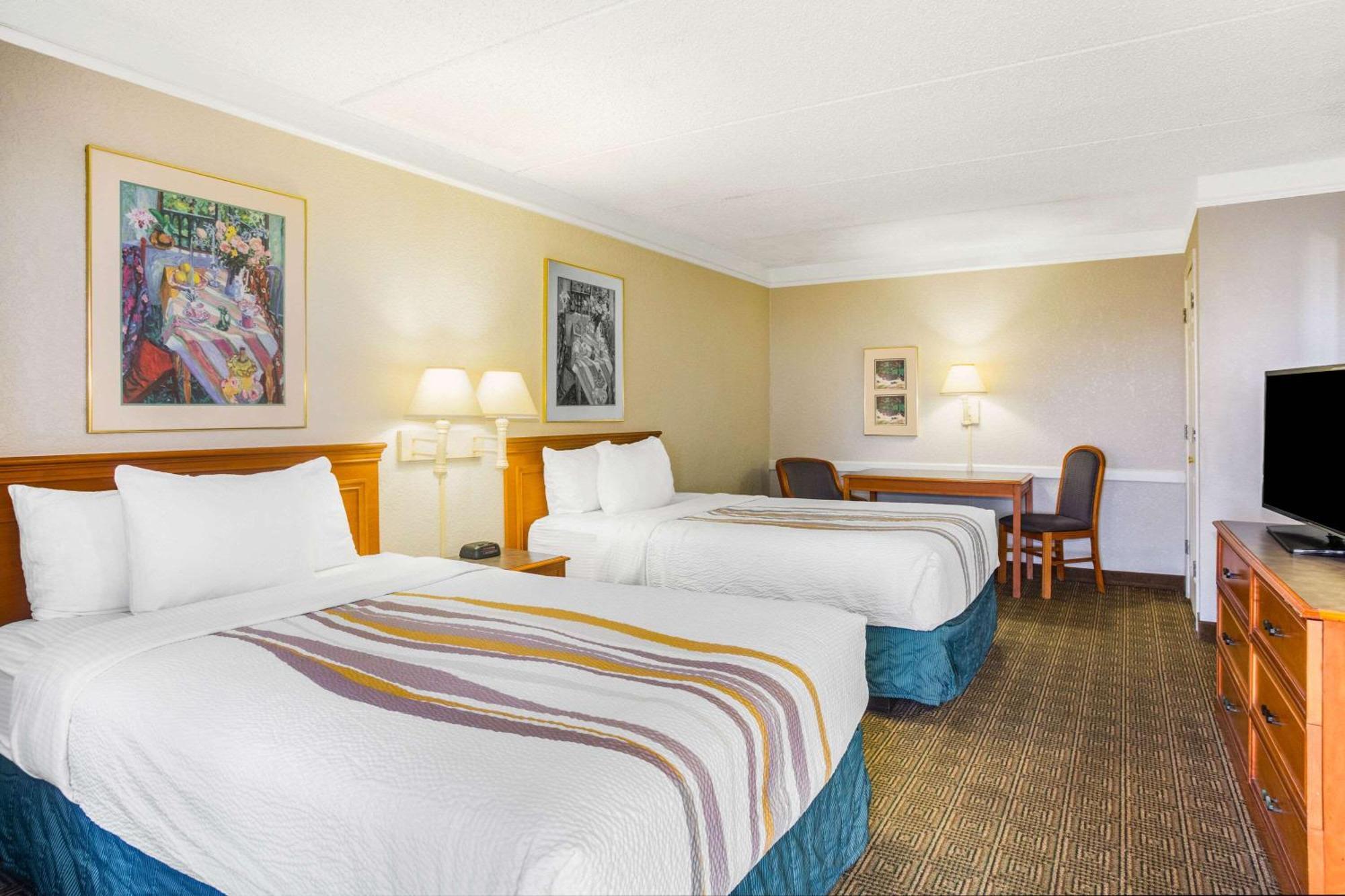 Super 8 By Wyndham Hotel