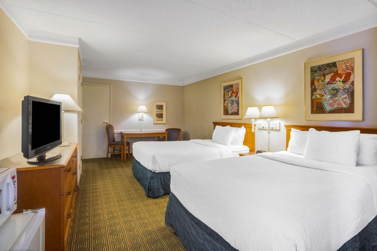 Super 8 By Wyndham 3* Eagle Pass