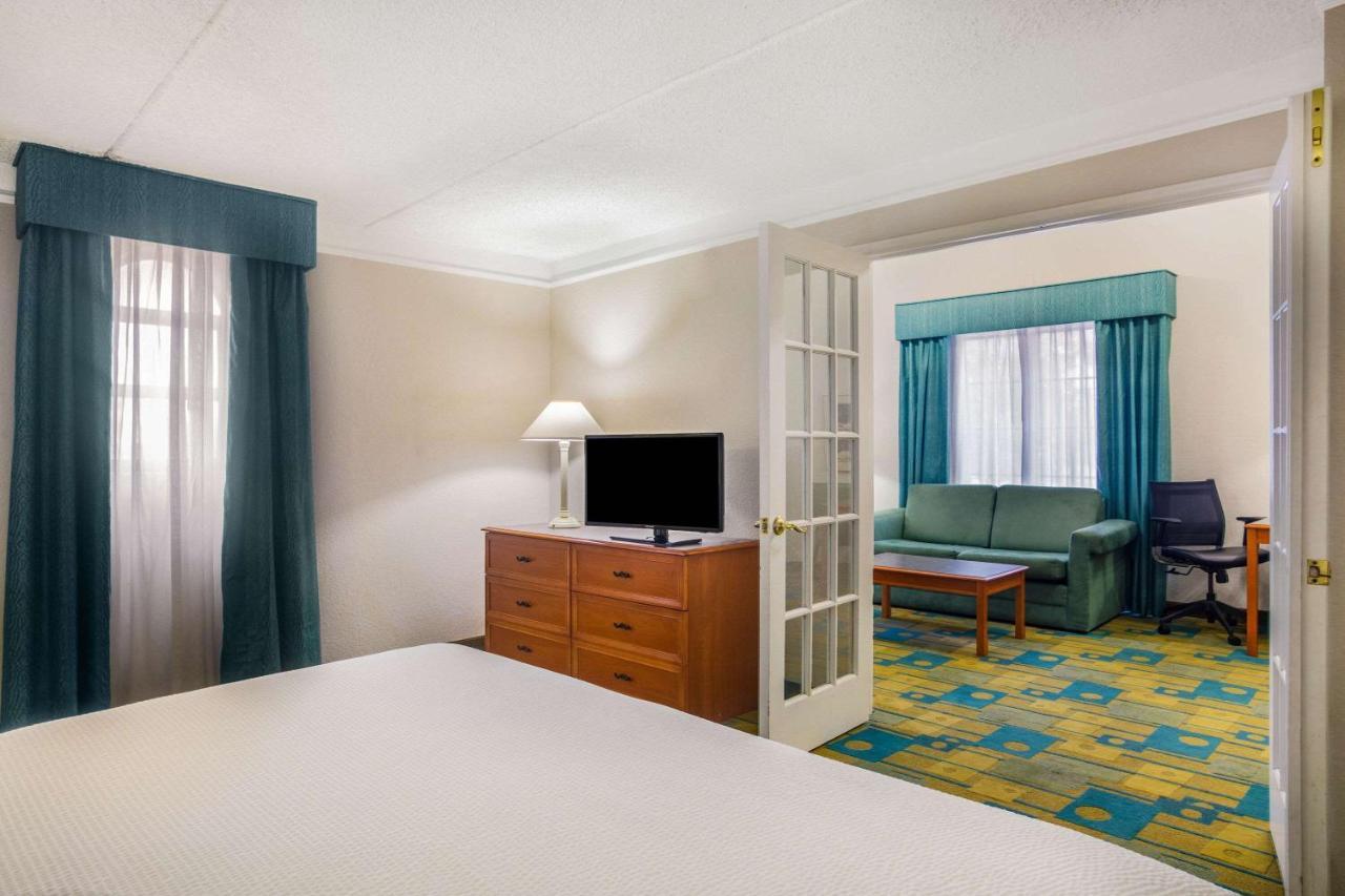 Super 8 By Wyndham Eagle Pass