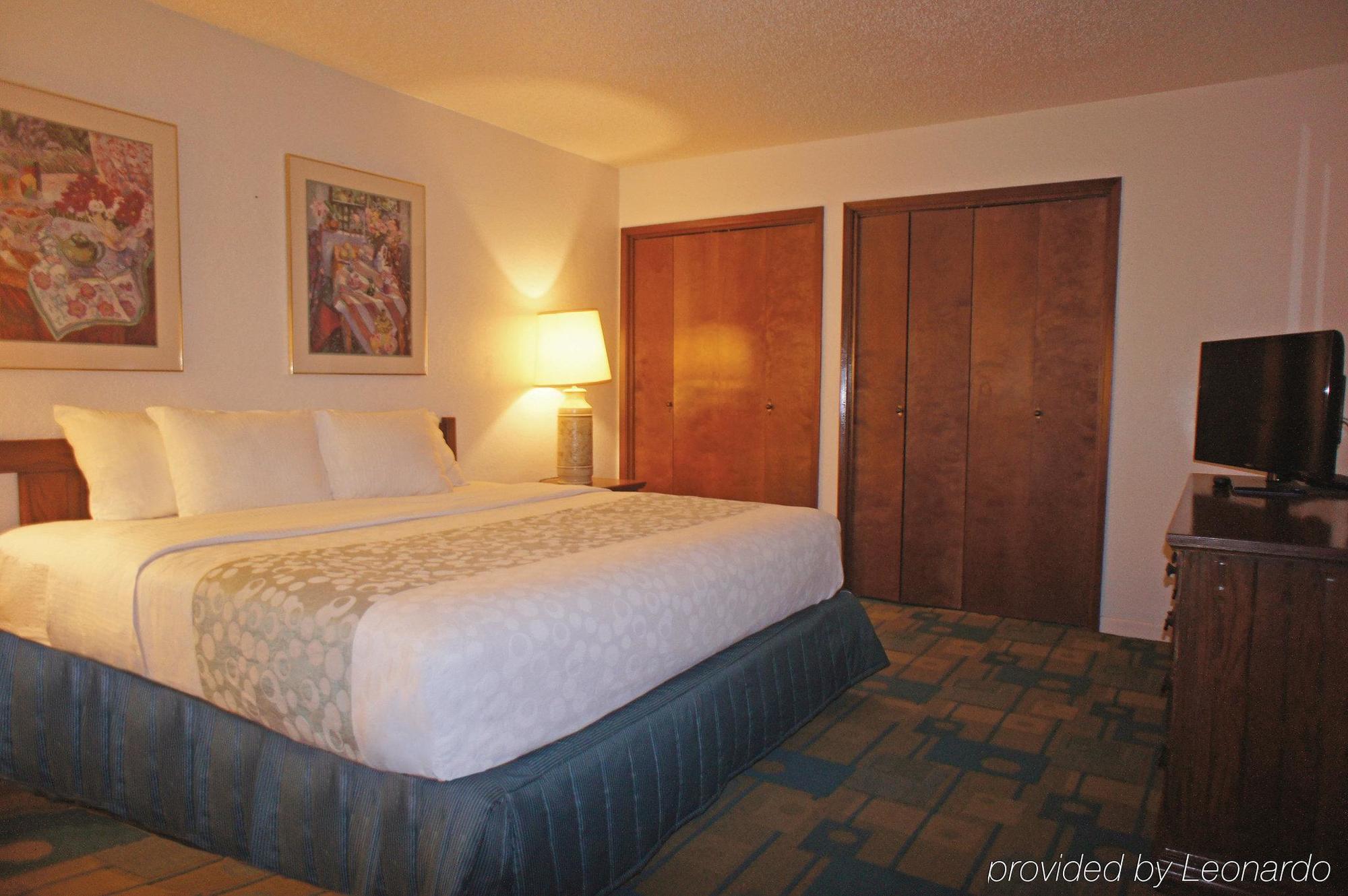 Super 8 By Wyndham 3* Eagle Pass