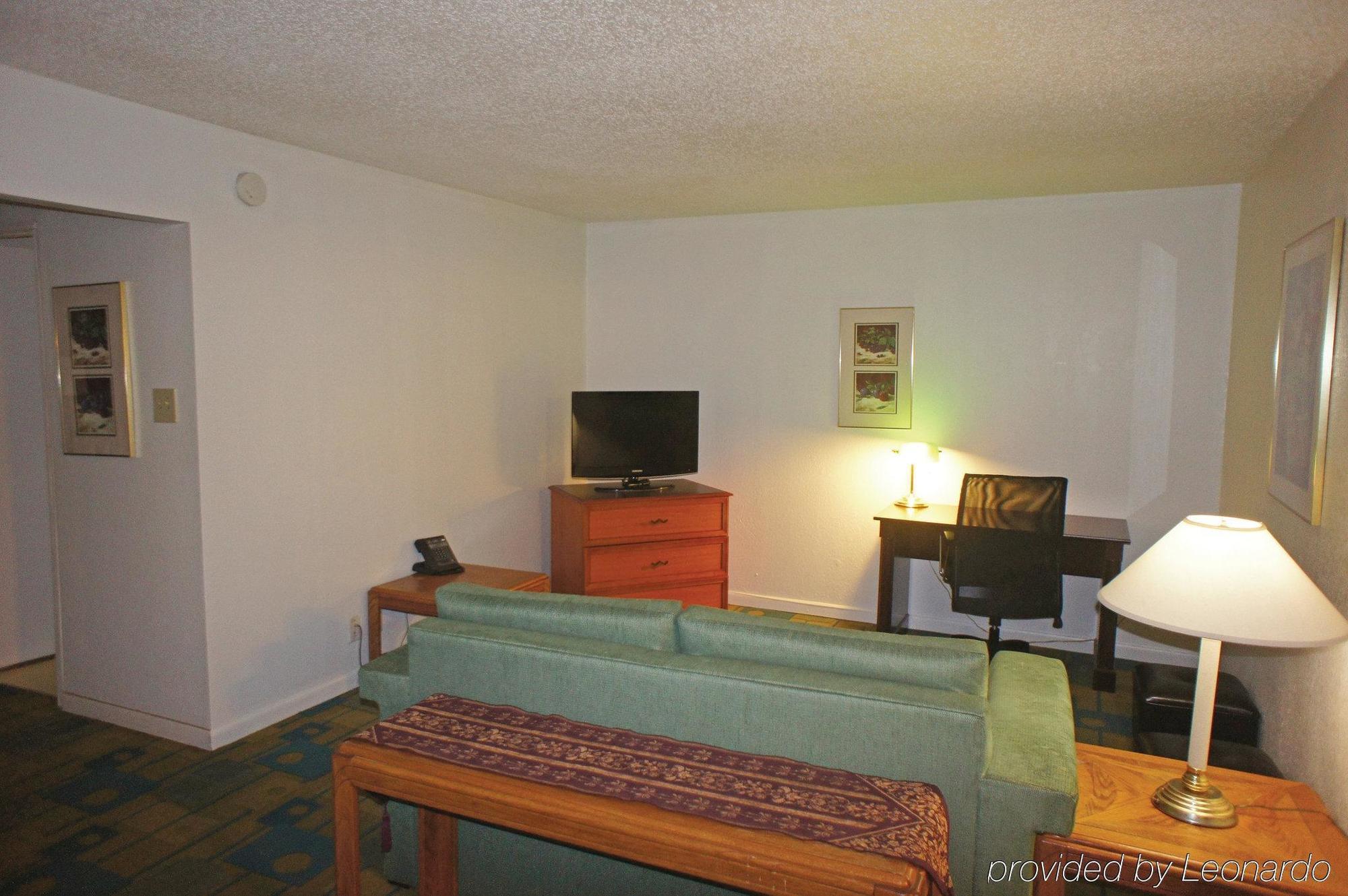 Super 8 By Wyndham Hotel 3*
