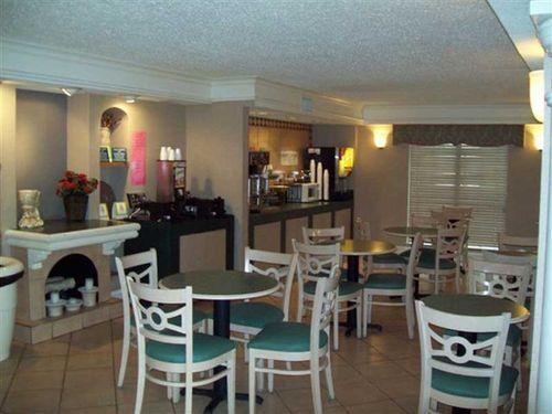 Super 8 By Wyndham Hotel 3*