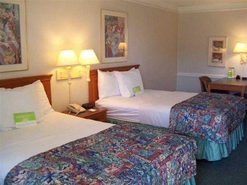 Super 8 By Wyndham 3* Eagle Pass