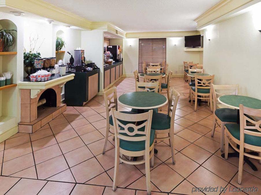 Hotel Super 8 By Wyndham Eagle Pass