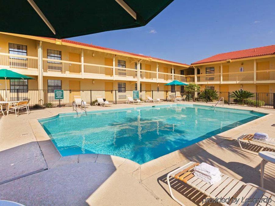 Super 8 By Wyndham Eagle Pass
