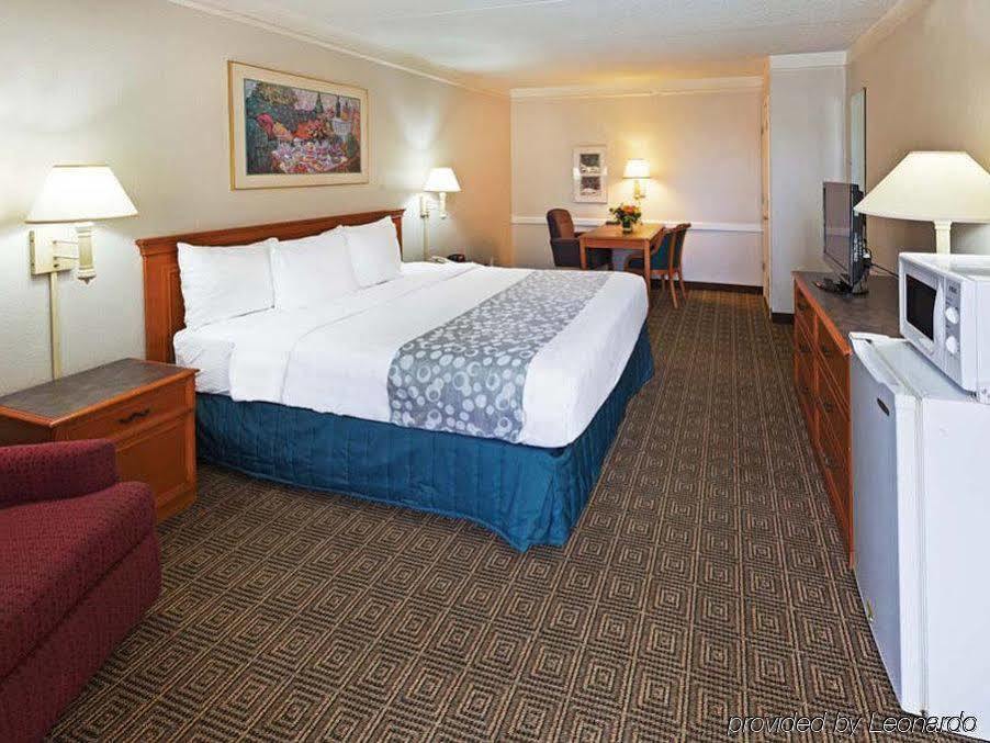 Super 8 By Wyndham Hotel 3*